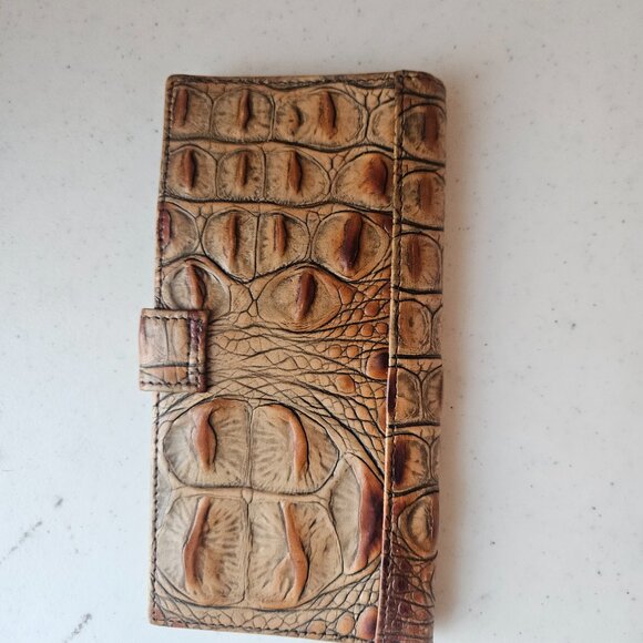 NWOT Brahmin Checkbook Cover Almond Melbourne with snap closure - Picture 3 of 3